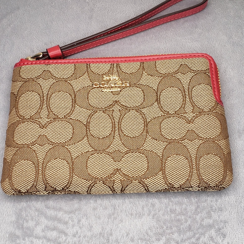 COACH Outlined Signature Corner Zip Wristlet Khaki/Brown, True Red Outlined